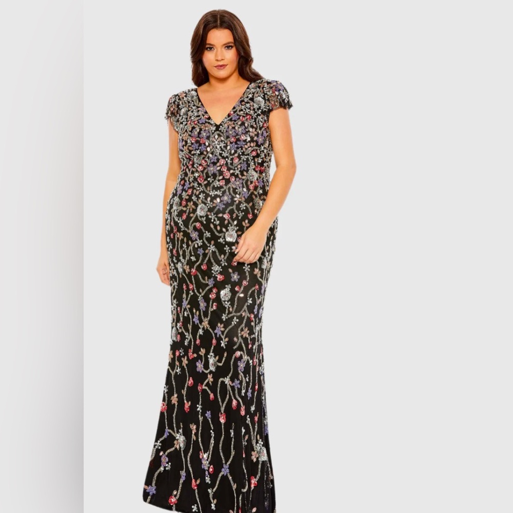 MAC DUGGAL Embellished Flutter Cap Sleeve V Neck Gown size 16W style # 5751